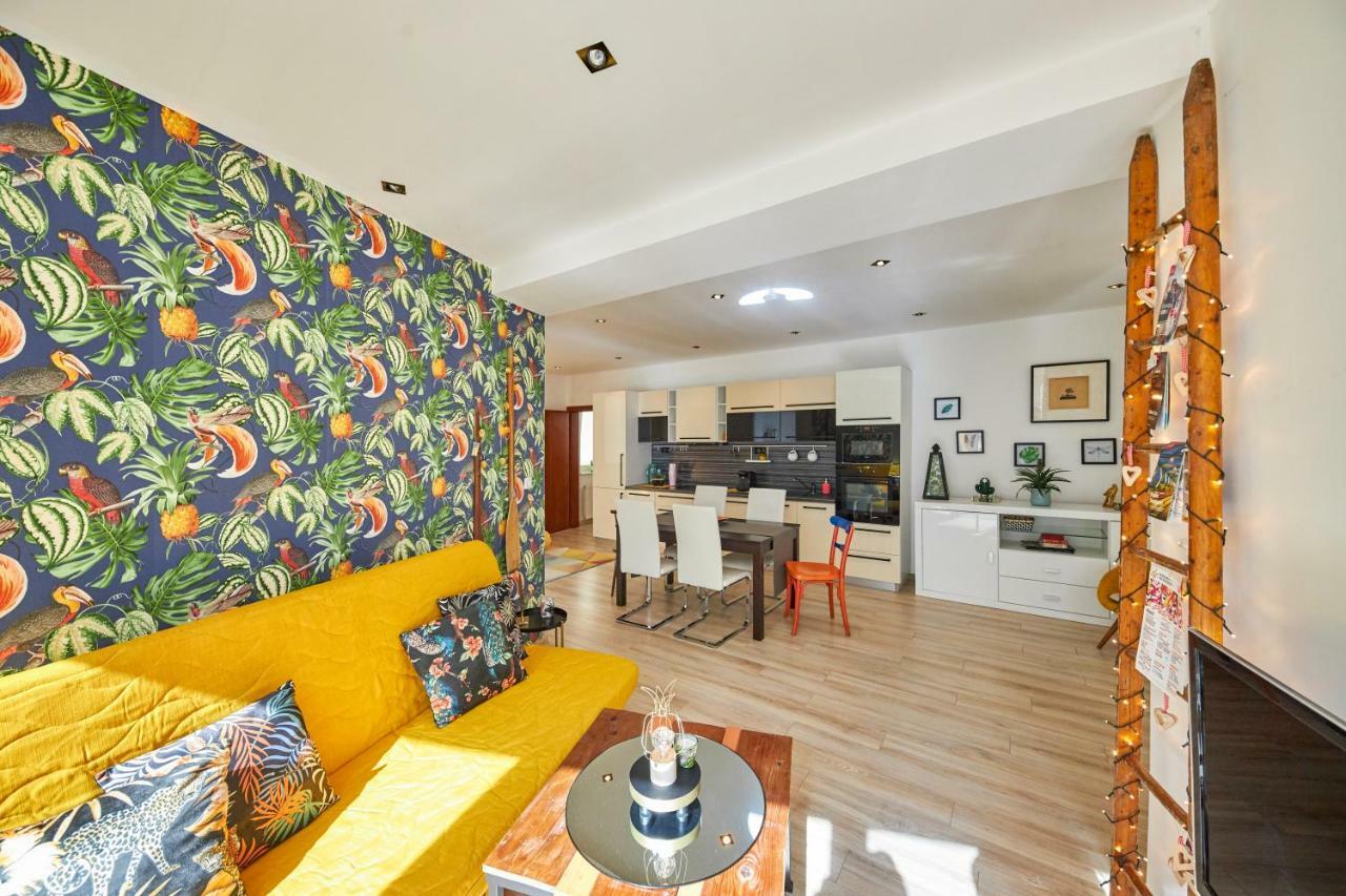Pineapple Apartment Bratislava Bagian luar foto