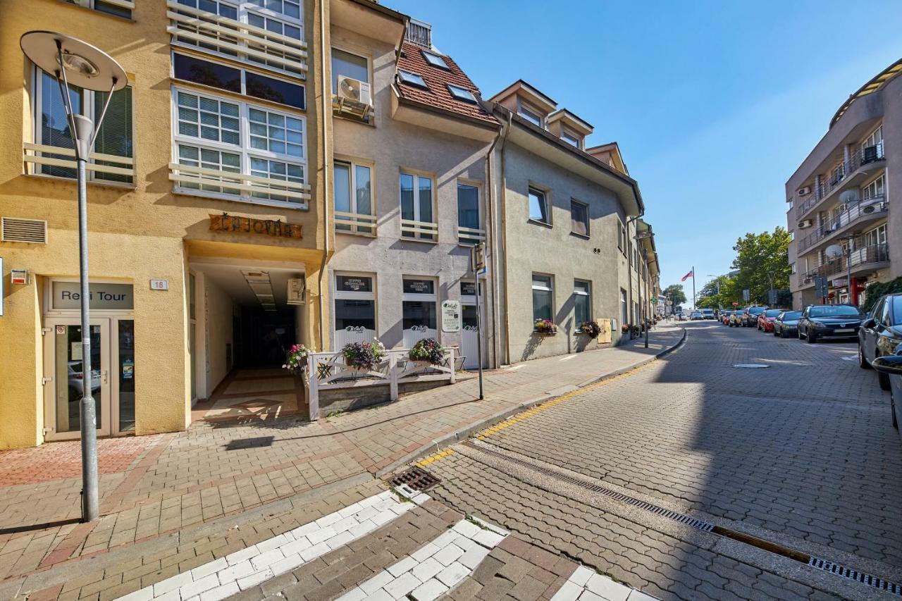 Pineapple Apartment Bratislava Bagian luar foto